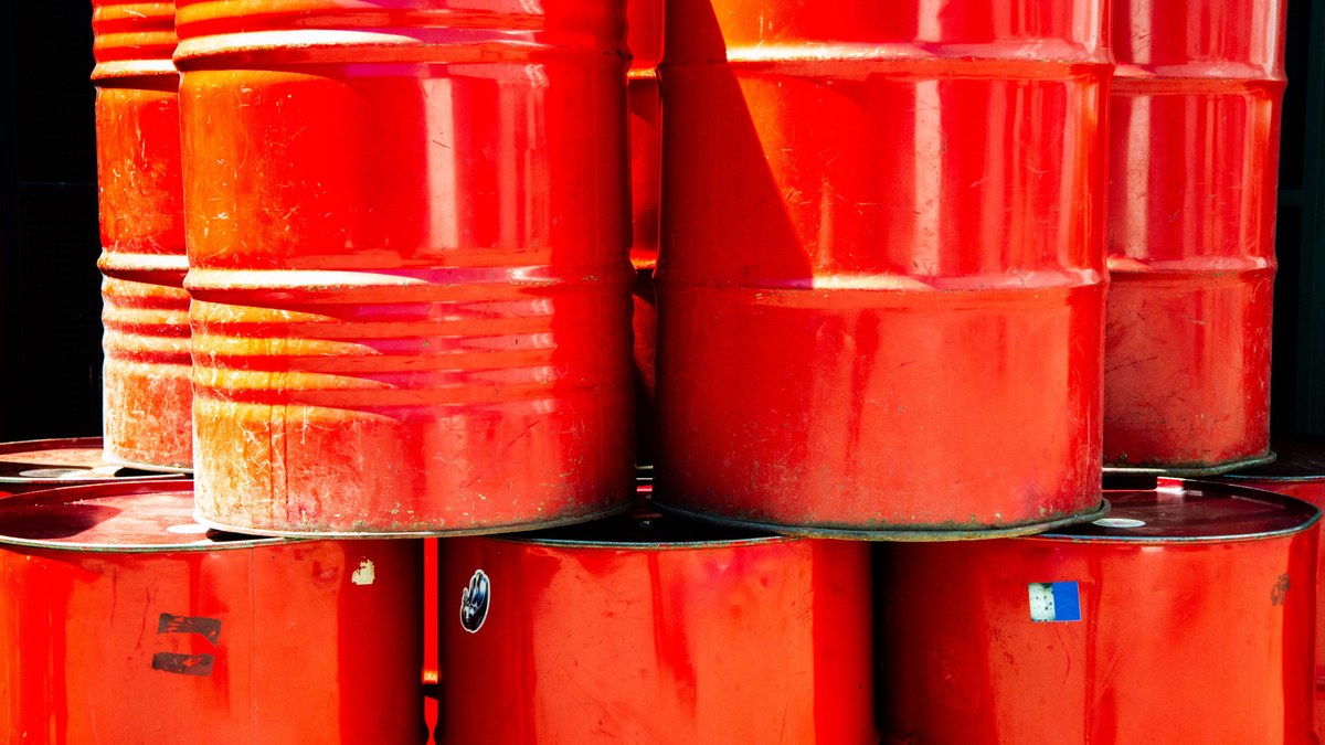 Pakistan cuts petrol, diesel prices amid Mideast tensions Pakistan cuts petrol, diesel prices amid Mideast tensions